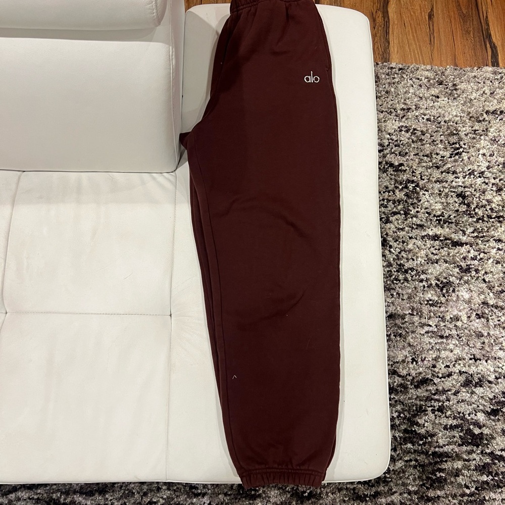ALO Yoga Women's Hoodie and Joggers - Picture 3 of 5